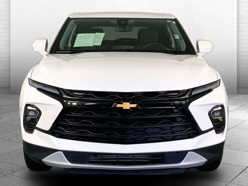 Used 2025 Chevrolet Blazer LT FWD image 2