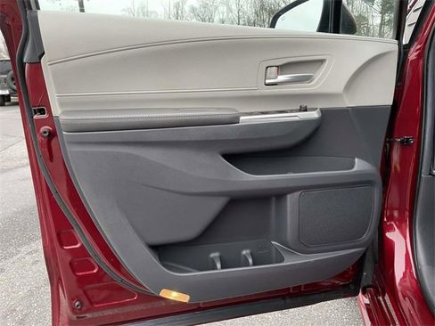 Certified 2023 Toyota Sienna XLE image 18