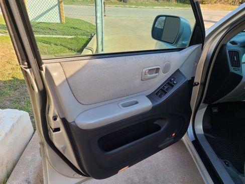 Used 2005 Toyota Highlander 2WD V6 image 9