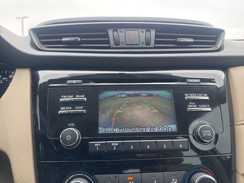 Used 2017 Nissan Rogue S image 36