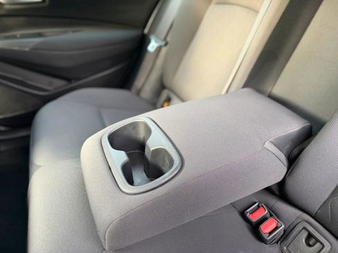 Used 2020 Toyota Corolla LE FWD image 29