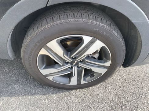 Certified 2023 Kia Sorento EX image 9