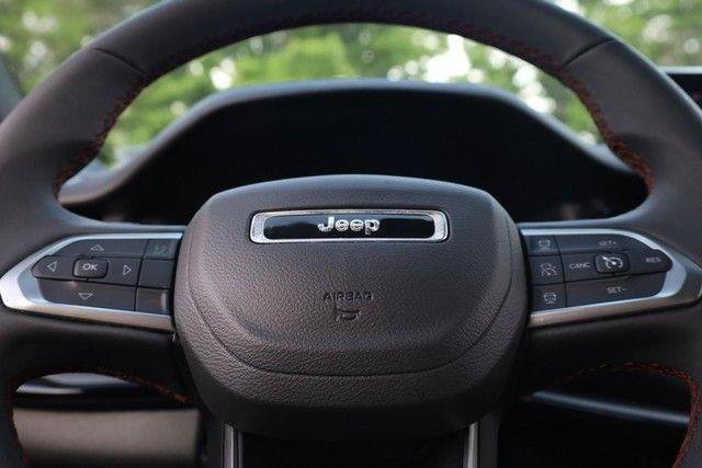 Used 2025 Jeep Compass Trailhawk AWD/4WD image 9