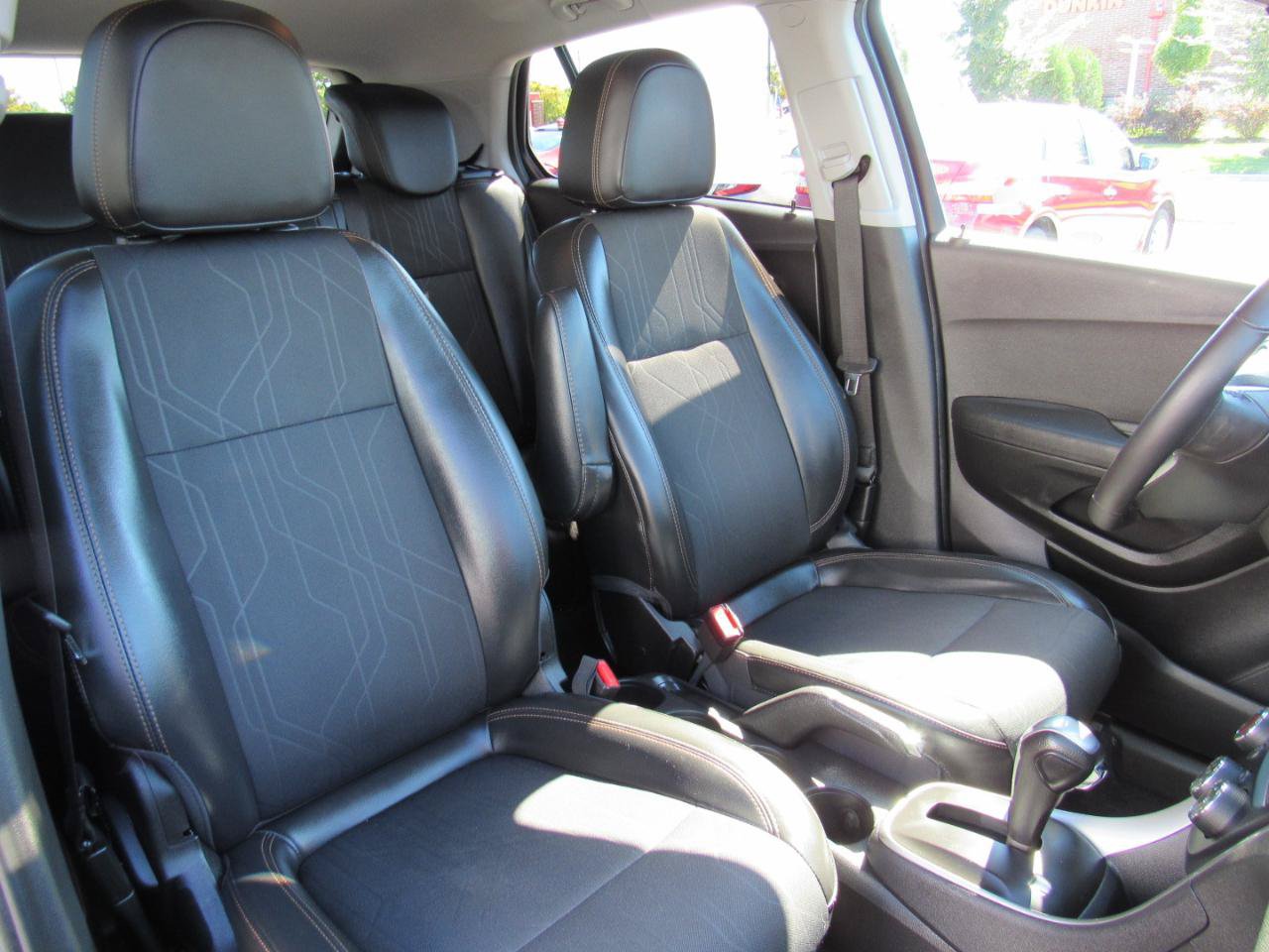 Used 2019 Chevrolet Trax LT w/ LT Convenience Package FWD image 25