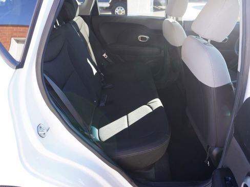 Used 2015 Kia Soul image 17