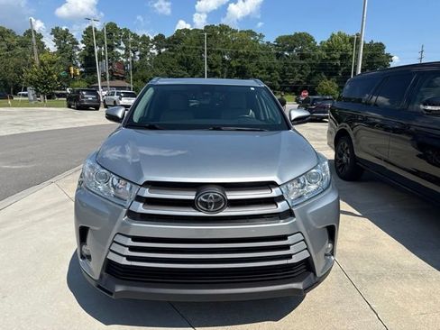 Used 2018 Toyota Highlander XLE FWD image 5