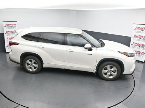 Used 2020 Toyota Highlander LE image 17