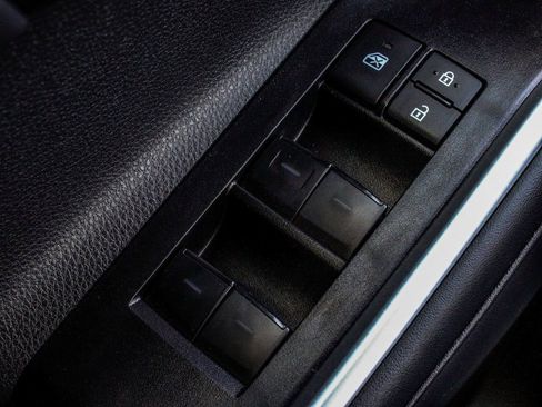 Used 2025 Toyota Highlander XSE AWD/4WD image 10