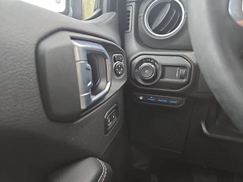 Used 2023 Jeep Wrangler Unlimited Sahara w/ Cold Weather Group AWD/4WD image 21