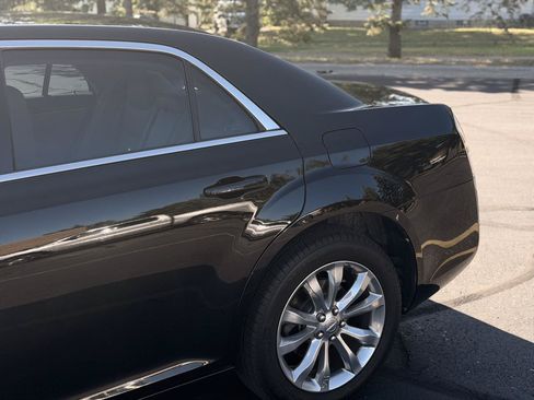 Used 2014 Chrysler 300 AWD image 6