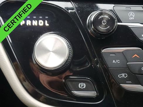 Used 2018 Chrysler Pacifica Touring-L Plus image 17