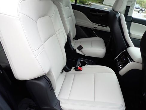 New 2026 Lincoln Aviator Premiere image 13