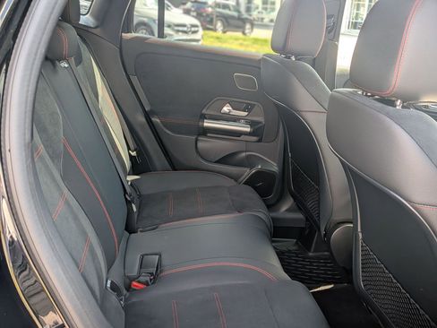 Used 2025 Mercedes-Benz GLA 250 4MATIC image 32