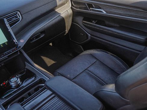 Used 2024 Jeep Wagoneer Series II w/ Flexible Seating Group image 26