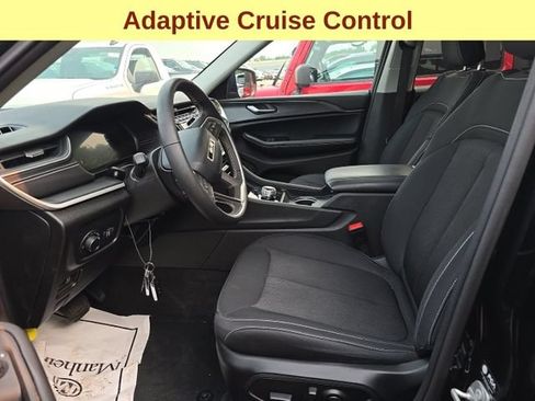 Used 2023 Jeep Grand Cherokee Laredo X AWD/4WD image 10