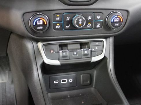 Used 2023 GMC Terrain SLE w/ Driver Convenience Package FWD image 20