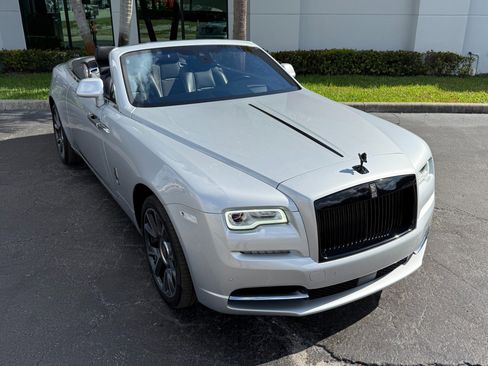 Used 2017 Rolls-Royce Dawn image 9
