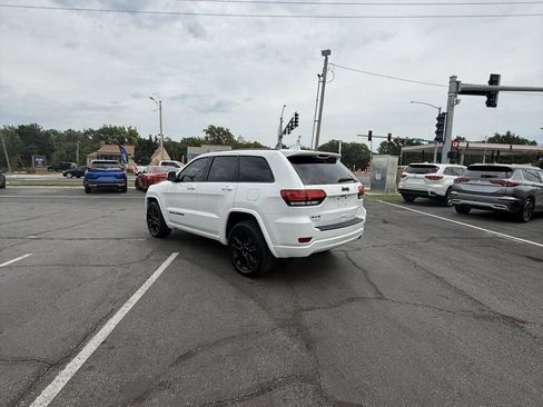 Used 2020 Jeep Grand Cherokee Altitude AWD/4WD image 10