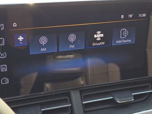Used 2025 Chevrolet Trax LT FWD image 7