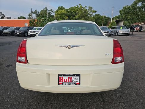 Used 2007 Chrysler 300 RWD image 5