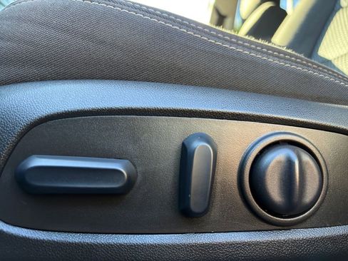 Used 2022 GMC Terrain SLE w/ Driver Convenience Package image 12