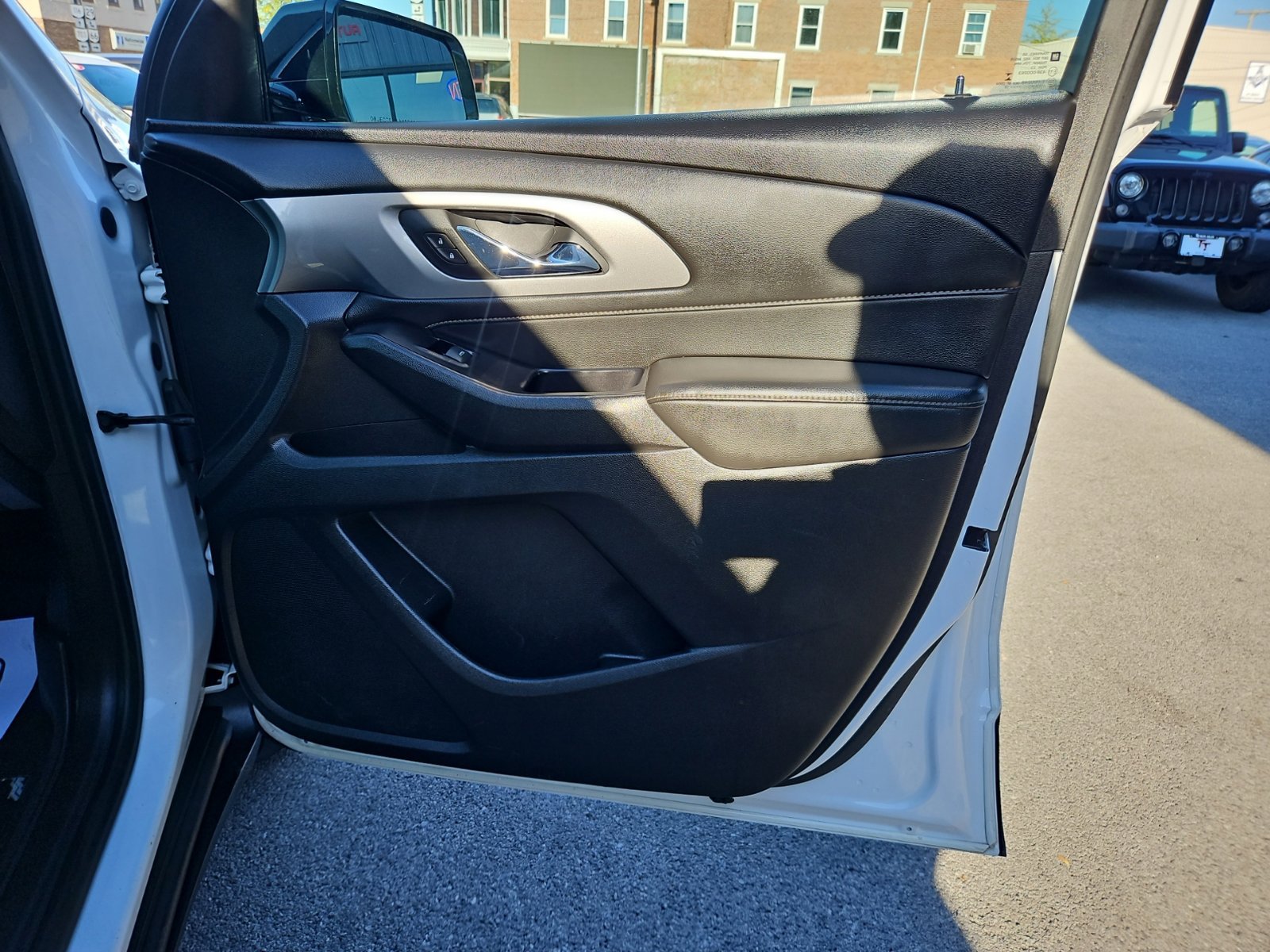 Used 2018 Chevrolet Traverse LS AWD/4WD image 27