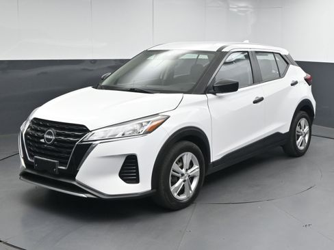 Used 2023 Nissan Kicks S image 4