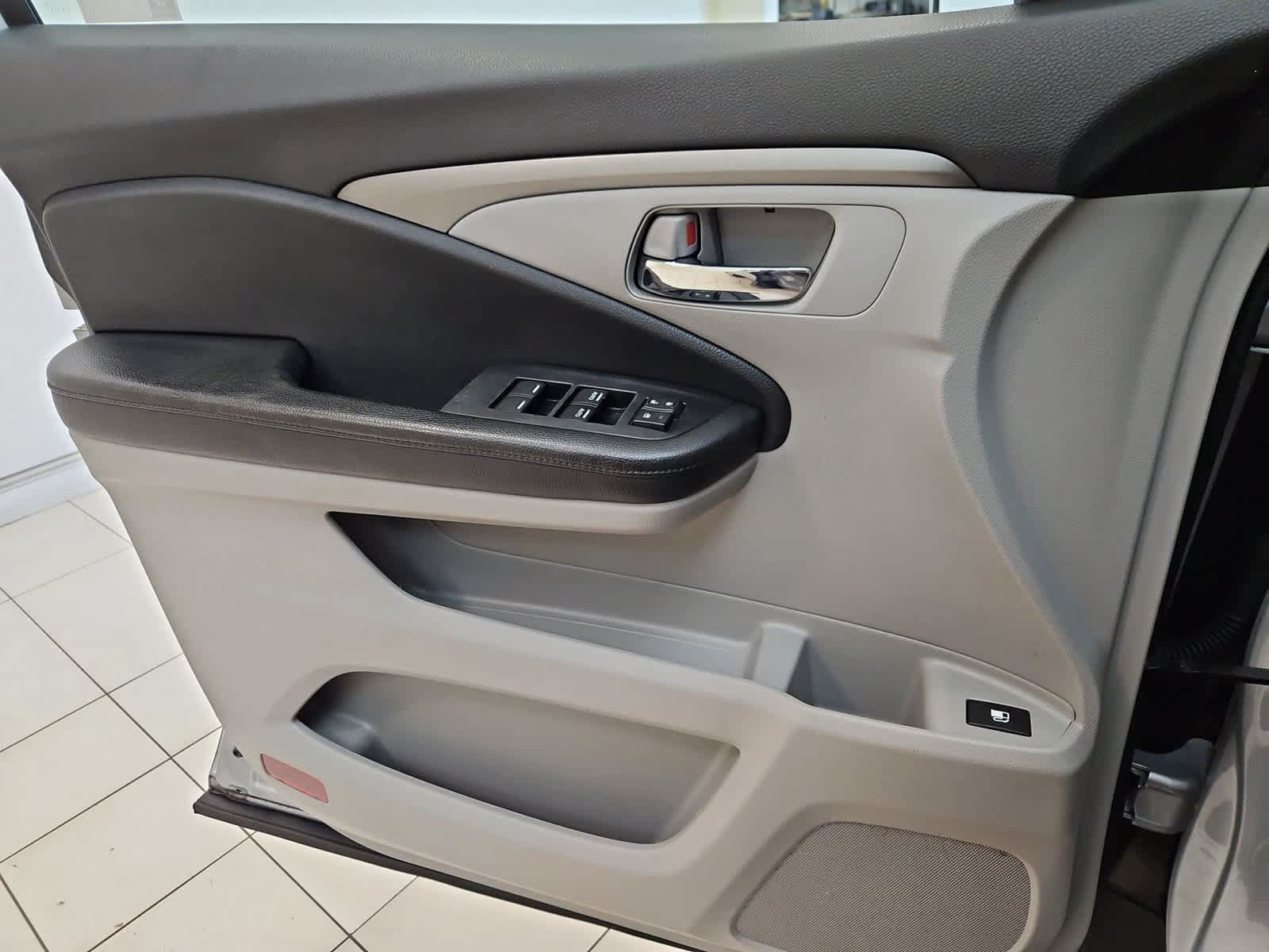 Used 2019 Honda Pilot LX image 14