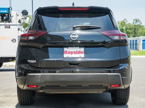 Used 2024 Nissan Rogue S AWD/4WD image 7