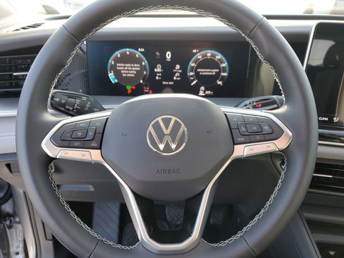 New 2026 Volkswagen Tiguan SE image 17