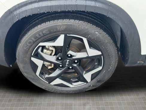 Used 2024 Kia Seltos EX image 15