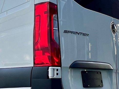 Used 2024 Mercedes-Benz Sprinter 2500 image 7