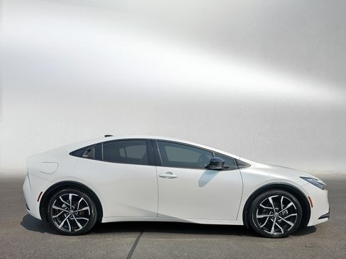 Used 2023 Toyota Prius Prime FWD image 6