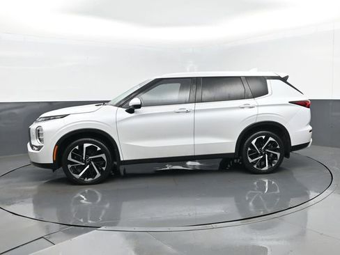 Used 2022 Mitsubishi Outlander SE image 5