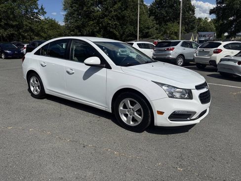 Used 2016 Chevrolet Cruze LT w/ Technology Package FWD image 4