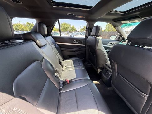 Used 2017 Ford Explorer XLT w/ Equipment Group 202A FWD image 17