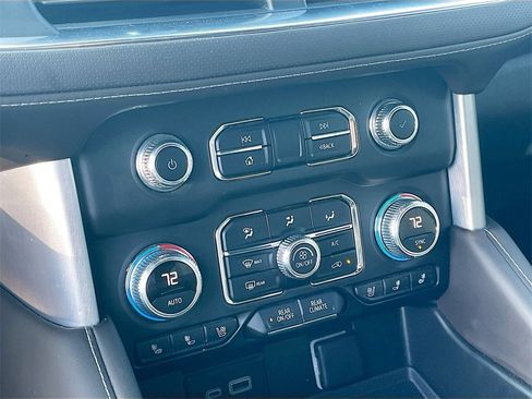Used 2023 GMC Yukon XL SLT w/ SLT Luxury Package image 19