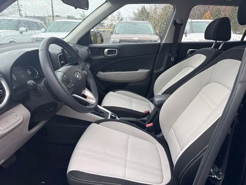 Certified 2024 Hyundai Venue SEL image 9