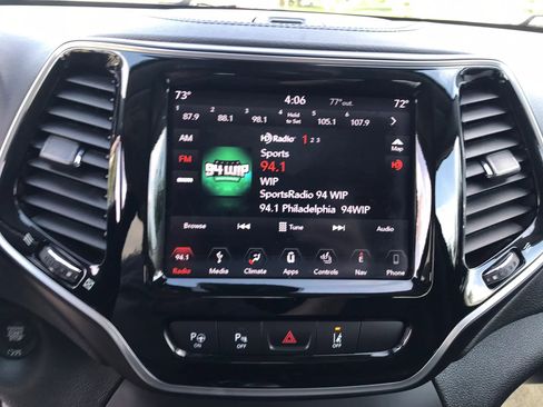 Used 2019 Jeep Cherokee Limited w/ Technology Group AWD/4WD image 23