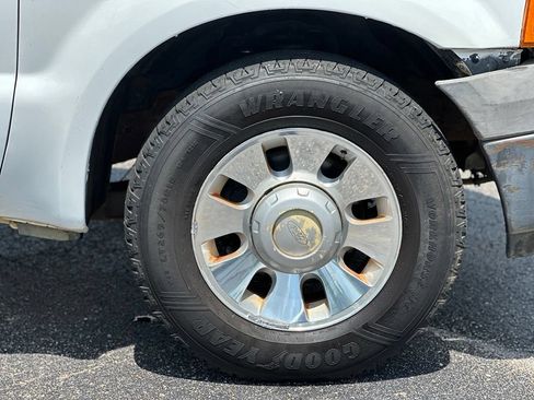 Used 2005 Ford F250 XL RWD image 24