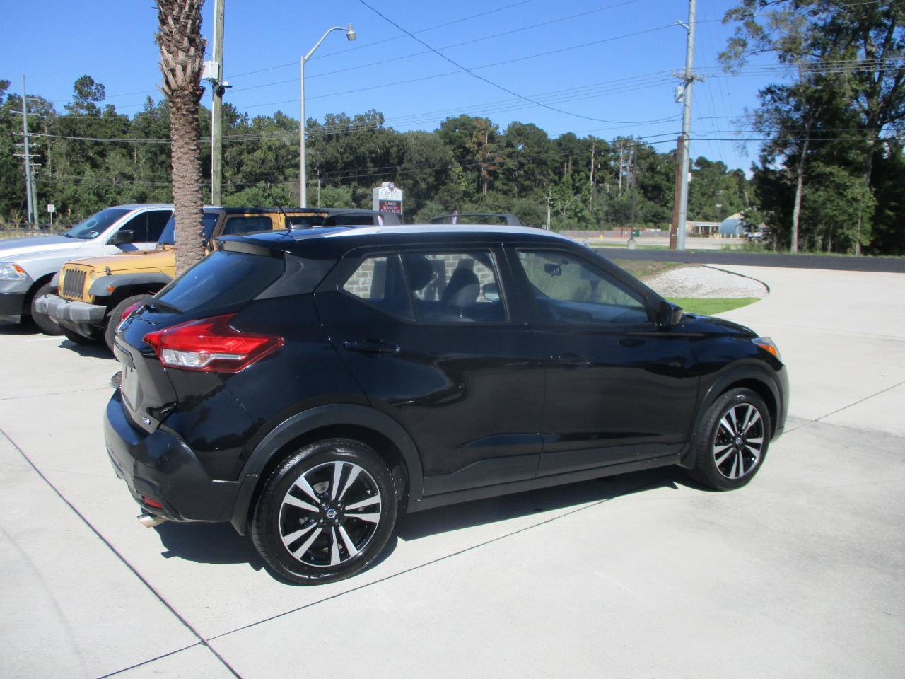 Used 2019 Nissan Kicks SV w/ Exterior Package FWD image 11