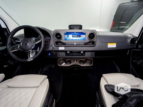 Used 2025 Mercedes-Benz Sprinter 3500 image 26