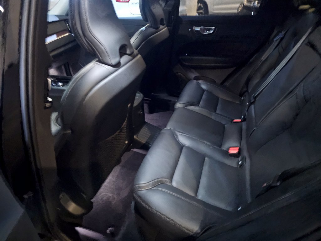 Certified 2024 Volvo XC60 T8 Ultimate w/ Protection Package Premier AWD/4WD image 10