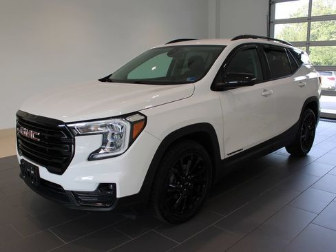 Used 2023 GMC Terrain SLT w/ Elevation Edition FWD image 12
