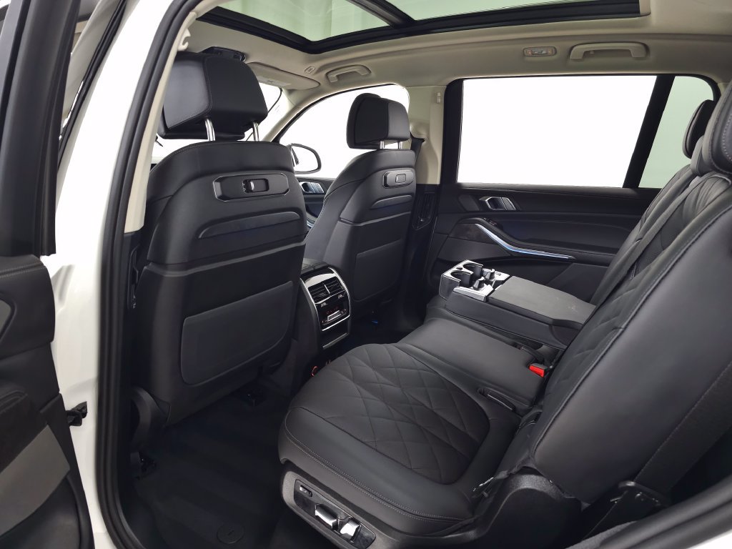 Used 2026 BMW X7 xDrive40i w/ Premium Package AWD/4WD image 39