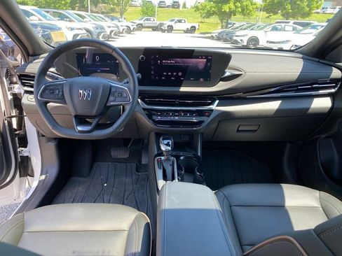Used 2025 Buick Envista Avenir FWD image 28