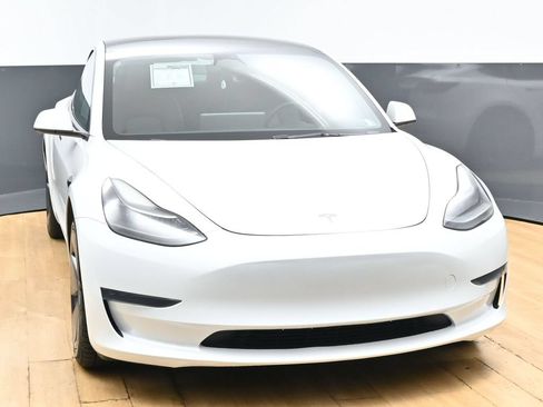 Used 2023 Tesla Model 3 Standard Range RWD image 3