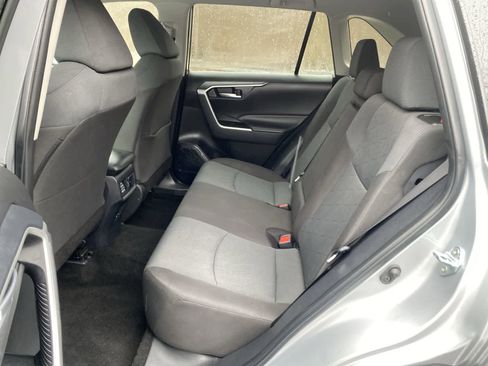Used 2025 Toyota RAV4 XLE AWD/4WD image 33