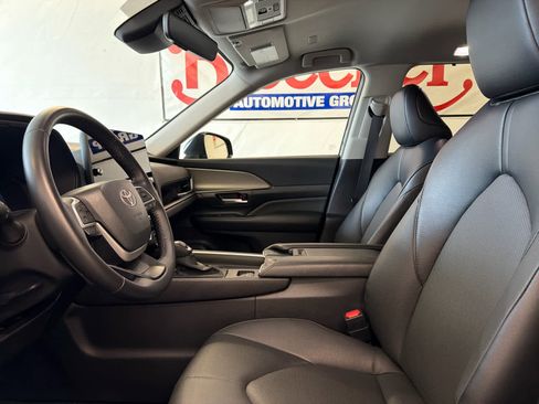 Used 2025 Toyota Grand Highlander FWD image 13