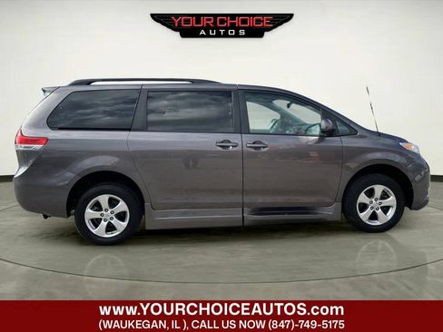 Used 2013 Toyota Sienna LE FWD image 8